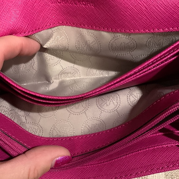 🥳 HP! 💞 MICHAEL KORS CHAIN WRISTLET PURSE - Picture 7 of 15